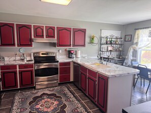 Mikrowelle, Ofen, Herdplatte, Geschirrspüler