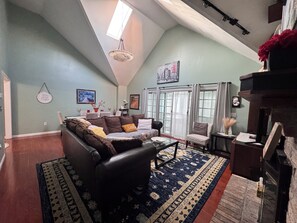 Smart TV, fireplace - Your ideal 4-bdrm spacious  gateway awaits (Ocean City)