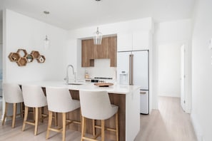 Private kitchen - Dream Home Retreat - Condo in Mirabel with Spa (Mirabel)