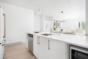 Interior - Dream Home Retreat - Condo in Mirabel with Spa (Mirabel)