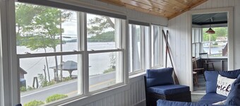 Cozy Lake house, Large Enclosed Porch, Private beach