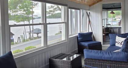 Cozy Lake house, Large Enclosed Porch, Private beach