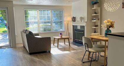 Charming 3-bedroom townhome with WiFi and AC in Bowie Maryland.