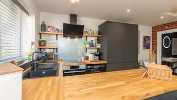 Fridge, microwave, oven, dishwasher