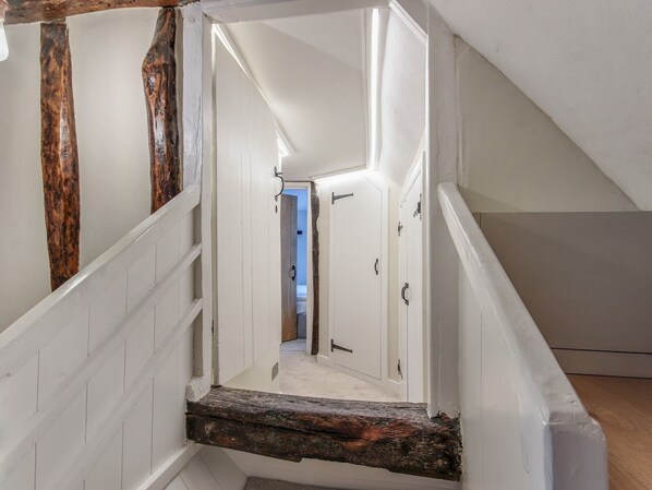 Interior - Pass the Keys | Newly renovated flat Sevenoaks High Street (Sevenoaks)