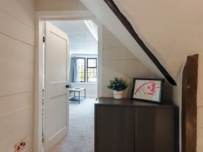 Interior - Pass the Keys | Newly renovated flat Sevenoaks High Street (Sevenoaks)