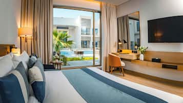 In-room safe, desk, soundproofing, free WiFi
