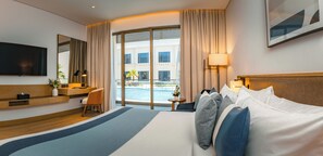 Habitació prèmium, 1 llit de matrimoni gran, balcó | Caixa forta a l'habitació i espai de treball apte per a portàtils 