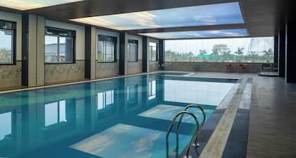 Peaceful celebrity resort near Mahakal Mandir in Indore Ujjain Highway.