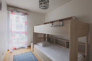Apartment | 2 bedrooms, laptop workspace, iron/ironing board, bed sheets