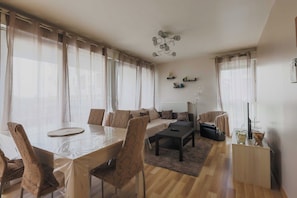 Dining - A/C Apartment 2br/6p - Stouen/grand Parc (Saint-Ouen)