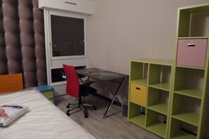 2 bedrooms, iron/ironing board, travel cot, bed sheets