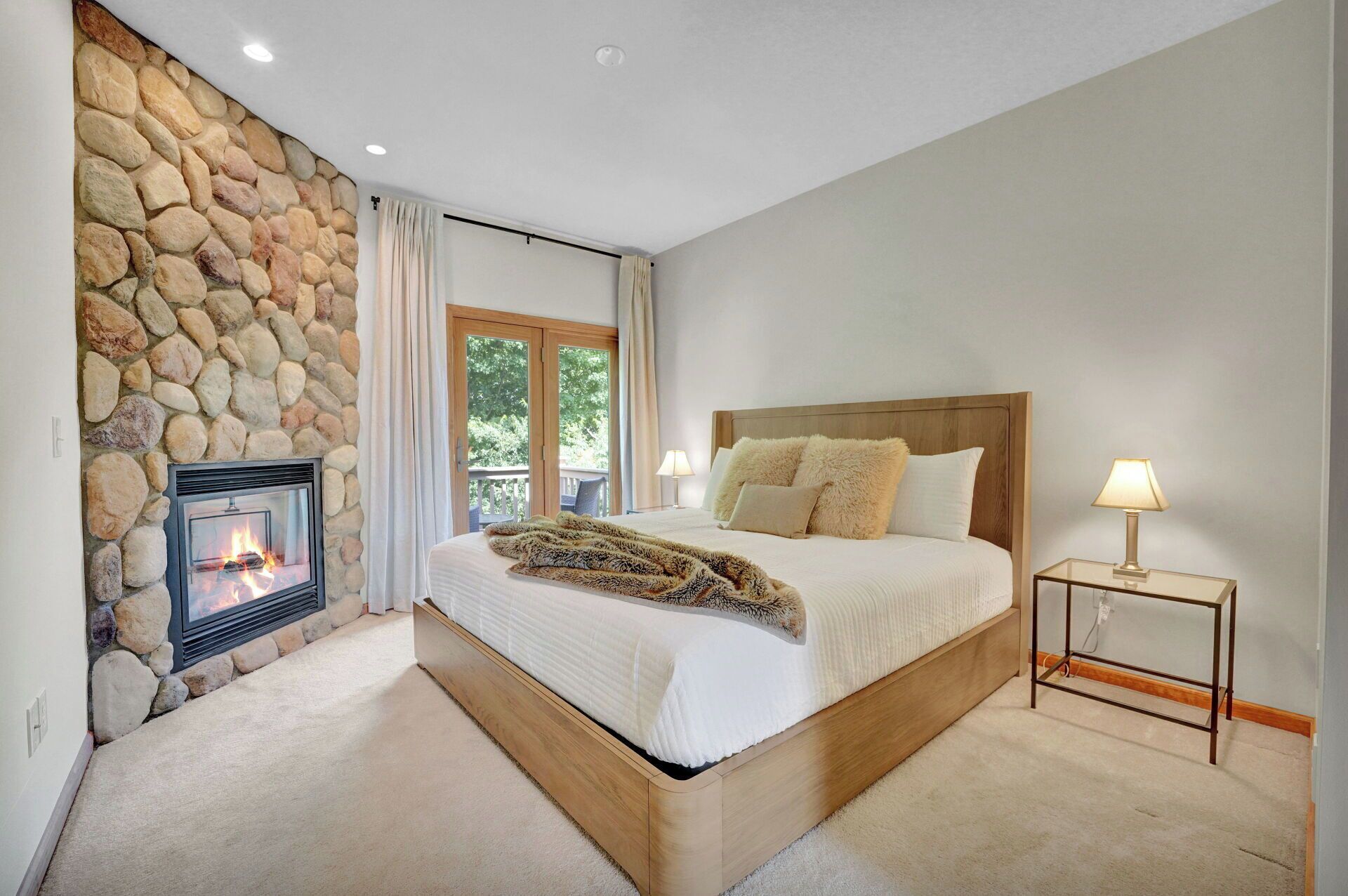 3 chambres, bureau, fer et planche à repasser, lit parapluie