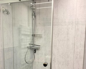 Apartment | Bathroom