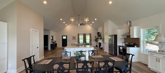Rhythm & Reels Retreat - Lake Front Getaway: 30 min. from Nashville