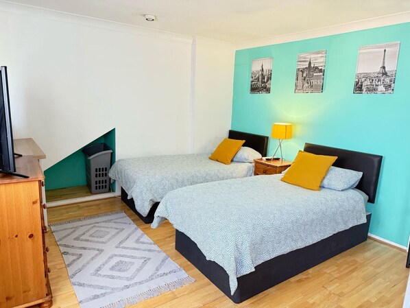 Chambre Économique Double ou avec lits jumeaux, vue jardin | Lits supplémentaires