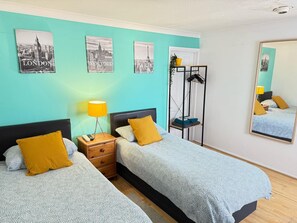 Blackout curtains, iron/ironing board, free WiFi, bed sheets - SpareRoom in Plumstead - London  (London)