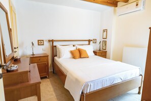 Blackout drapes, iron/ironing board, free WiFi - Serene Retreat Sisi (Agios Nikolaos)