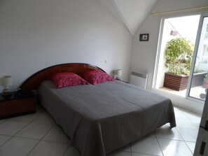 2 chambres, fer et planche à repasser, Wi-Fi, draps fournis