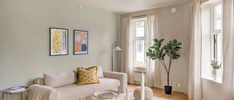 Comfort appartement, 1 slaapkamer, niet-roken | Woonruimte | Een 55-inch smart-tv met digitale zenders, Netflix en Hulu