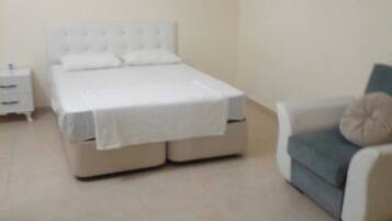 2 bedrooms, iron/ironing board, WiFi