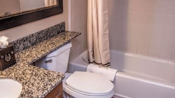 Basic Studio Suite | Bathroom