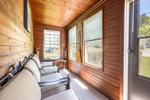 Cozy 4-bedroom cabin with WiFi, AC in fabulous Wisconsin Dells