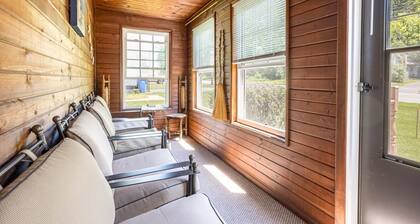 Cozy 4-bedroom cabin with WiFi, AC in fabulous Wisconsin Dells