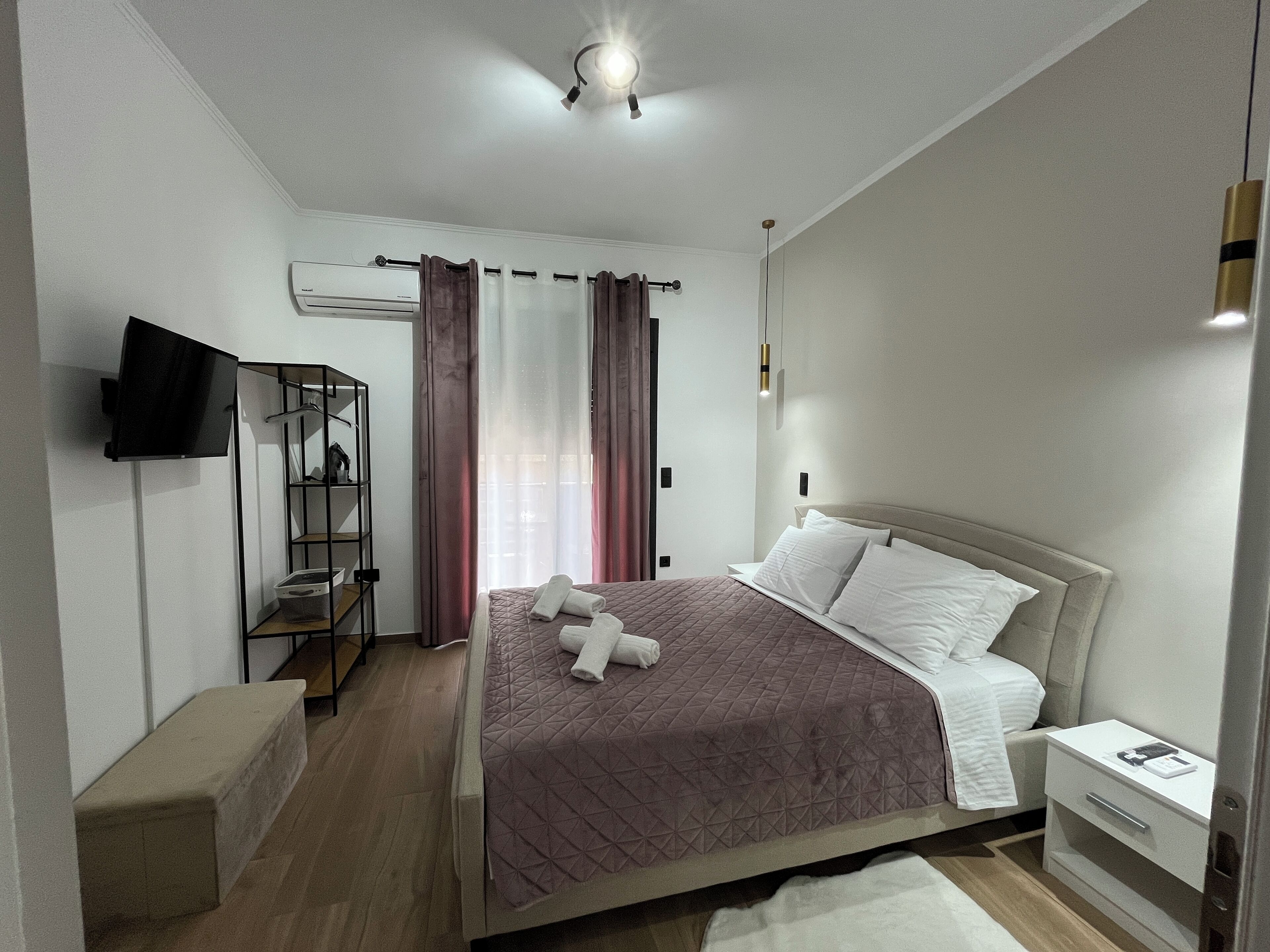 2 habitaciones, tabla de planchar con plancha y wifi gratis 