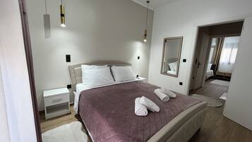 2 bedrooms, iron/ironing board, free WiFi, bed sheets