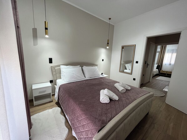 2 habitaciones, tabla de planchar con plancha y wifi gratis 