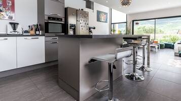 Microwave, oven, stovetop, dishwasher