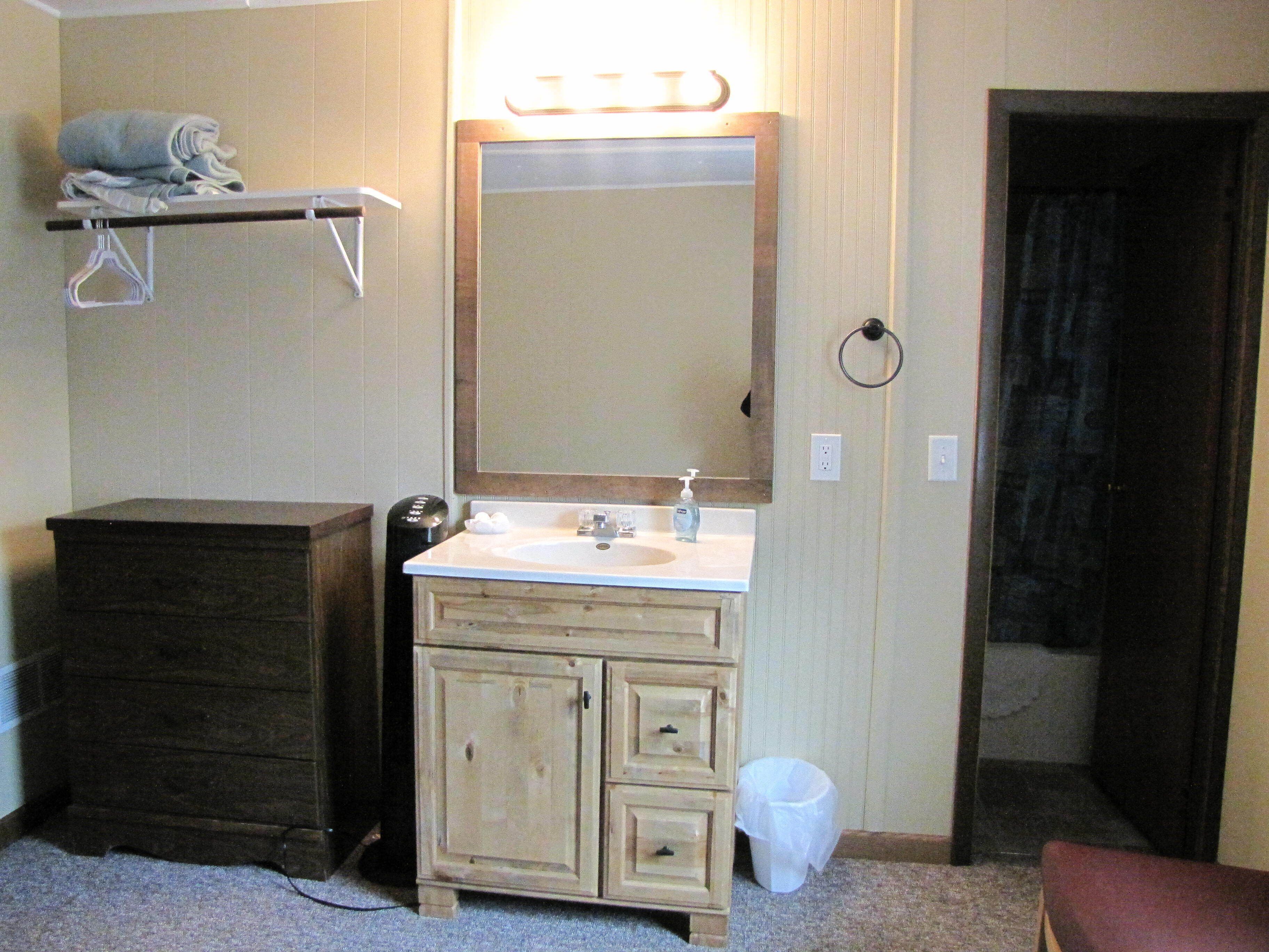 Standard Cabin, 2 Twin Beds | Free WiFi, bed sheets