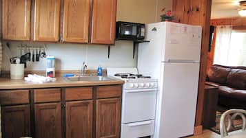 Standard Cabin, 2 Bedrooms | Private kitchen | Fridge, microwave, oven, stovetop