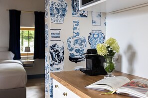 Exclusive Studio, Garden View | Private kitchen