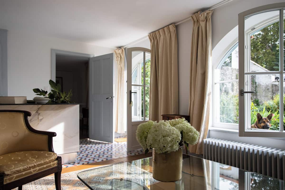 Double Room, Garden View | Living area