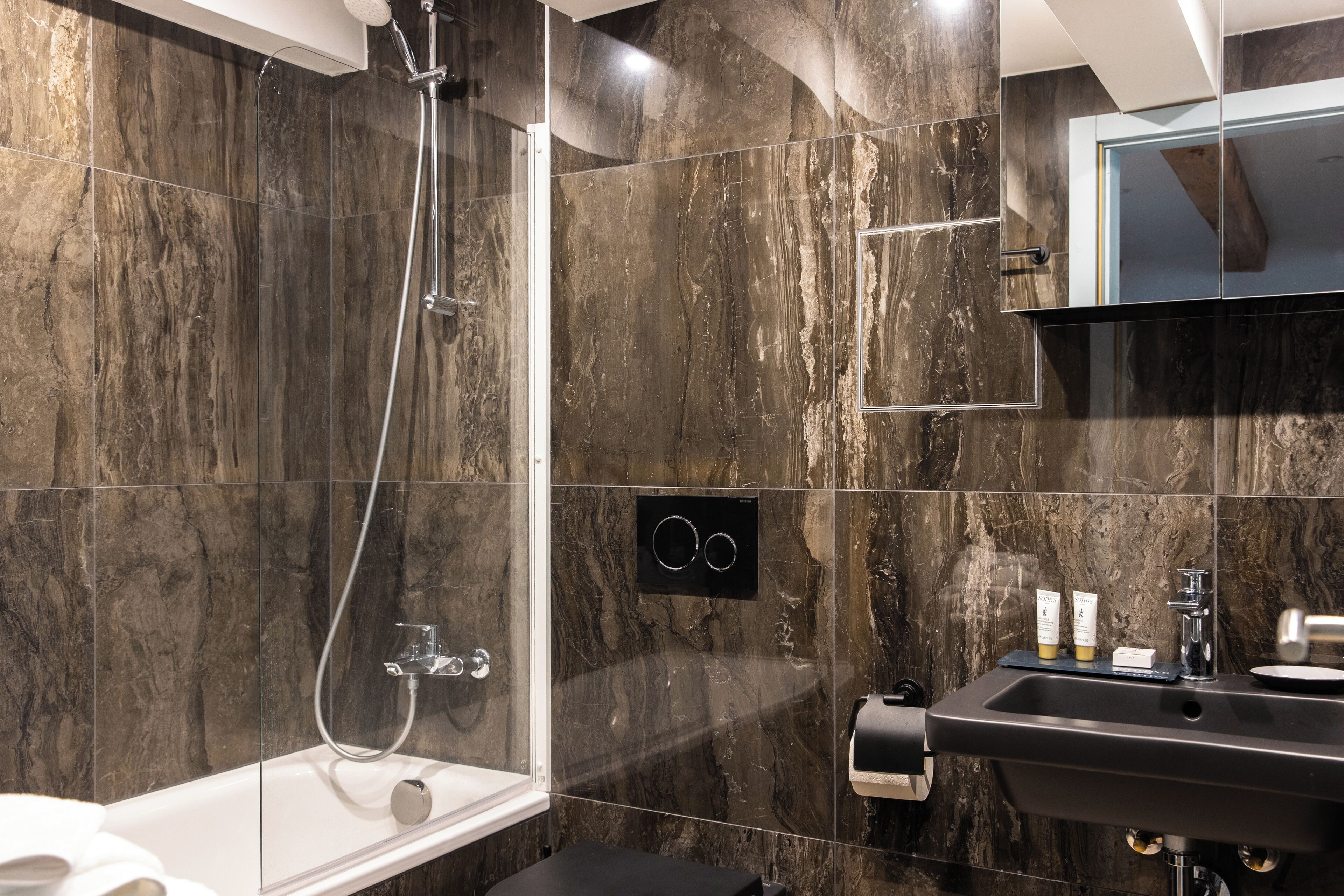 Dúplex Elite, vistas al jardín | Baño