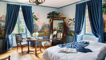 Presidential-suite - udsigt til have | Senge med madrasser af memory foam, gratis Wi-Fi, sengetøj