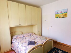 1 chambre, fer et planche Ă repasser, Wi-Fi, draps fournis
