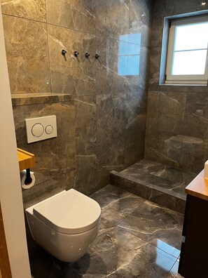 Apartment | Bathroom