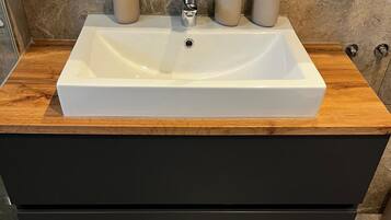 Apartment | Bathroom