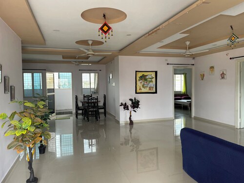 3-bedroom apartment with WiFi, AC in Banjarahills near Care Hospital city centre