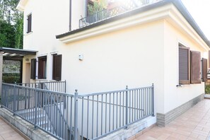Exterior - SE185 - Senigallia, renovated three-room apartment with garden and garage (Senigallia)