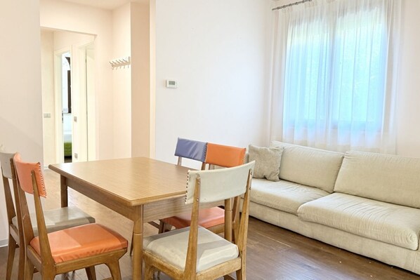 Dining - SE185 - Senigallia, renovated three-room apartment with garden and garage (Senigallia)