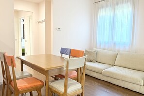 Dining - SE185 - Senigallia, renovated three-room apartment with garden and garage (Senigallia)