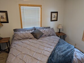 4 bedrooms, iron/ironing board, free WiFi, bed sheets