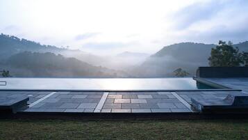 Kolam renang terbuka