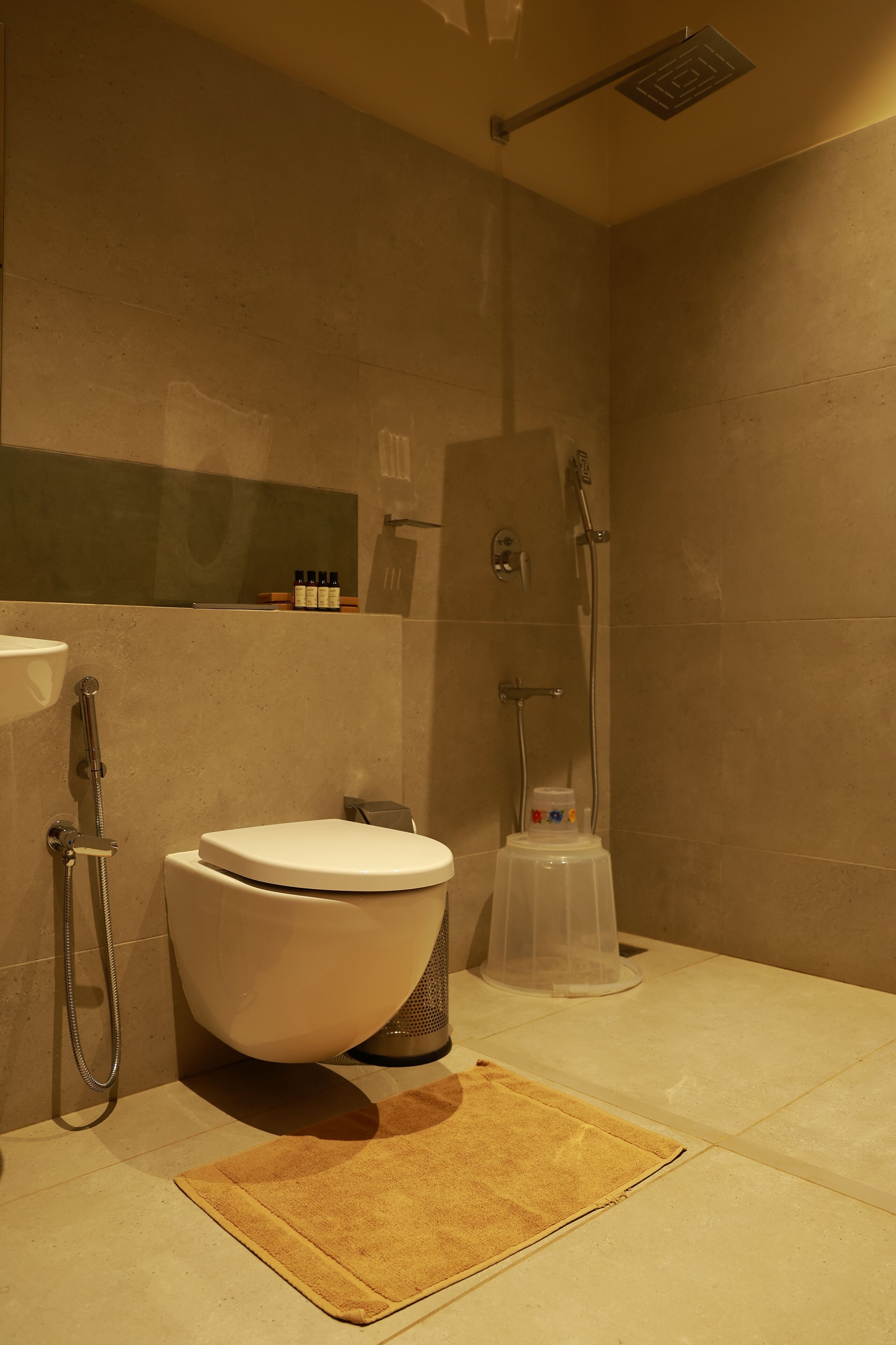 Towels, soap, shampoo, toilet paper