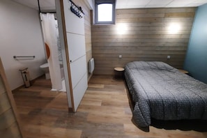 4 bedrooms, WiFi, bed sheets