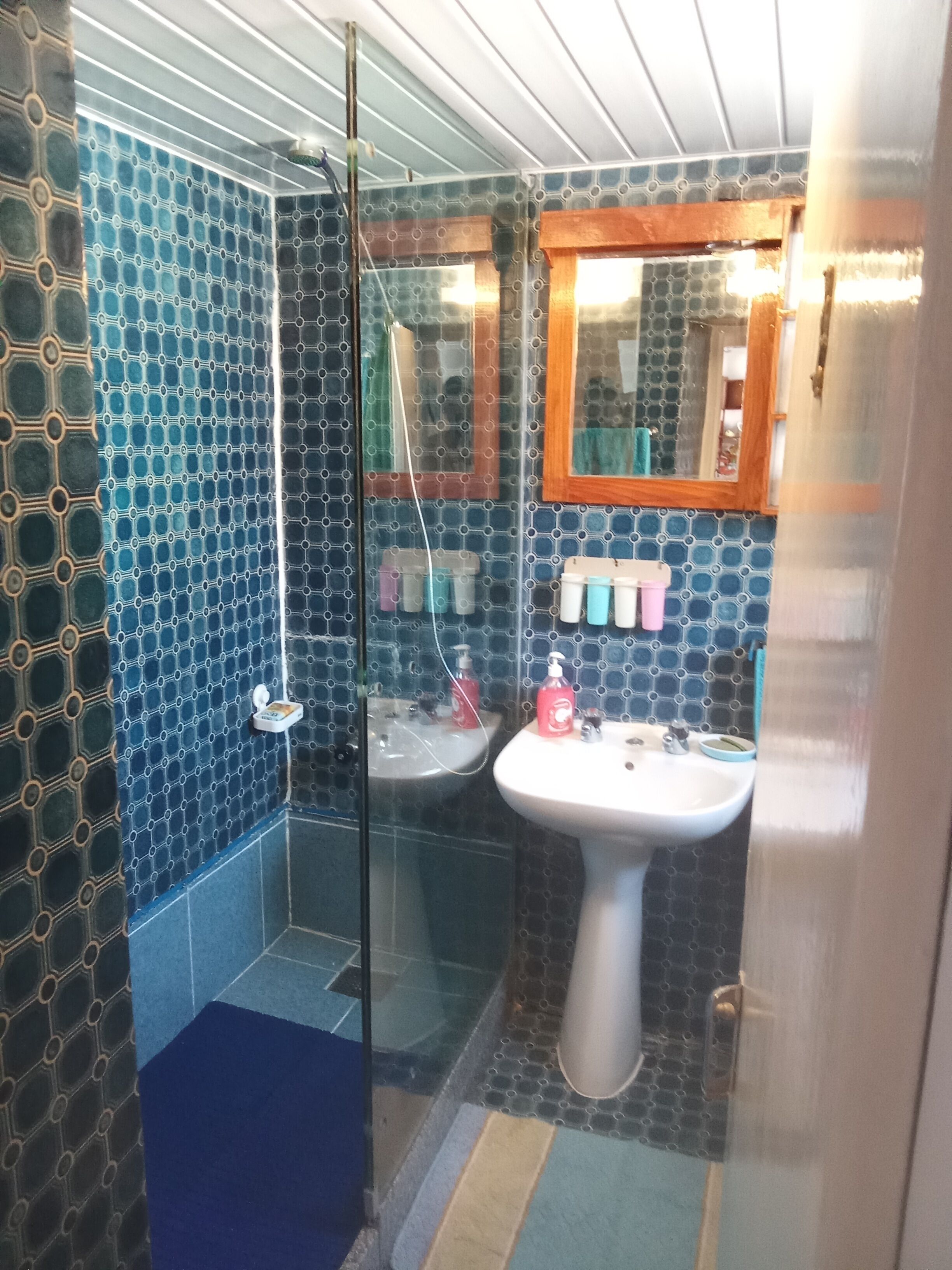 Set di cortesia firmato, asciugacapelli, bidet, asciugamani